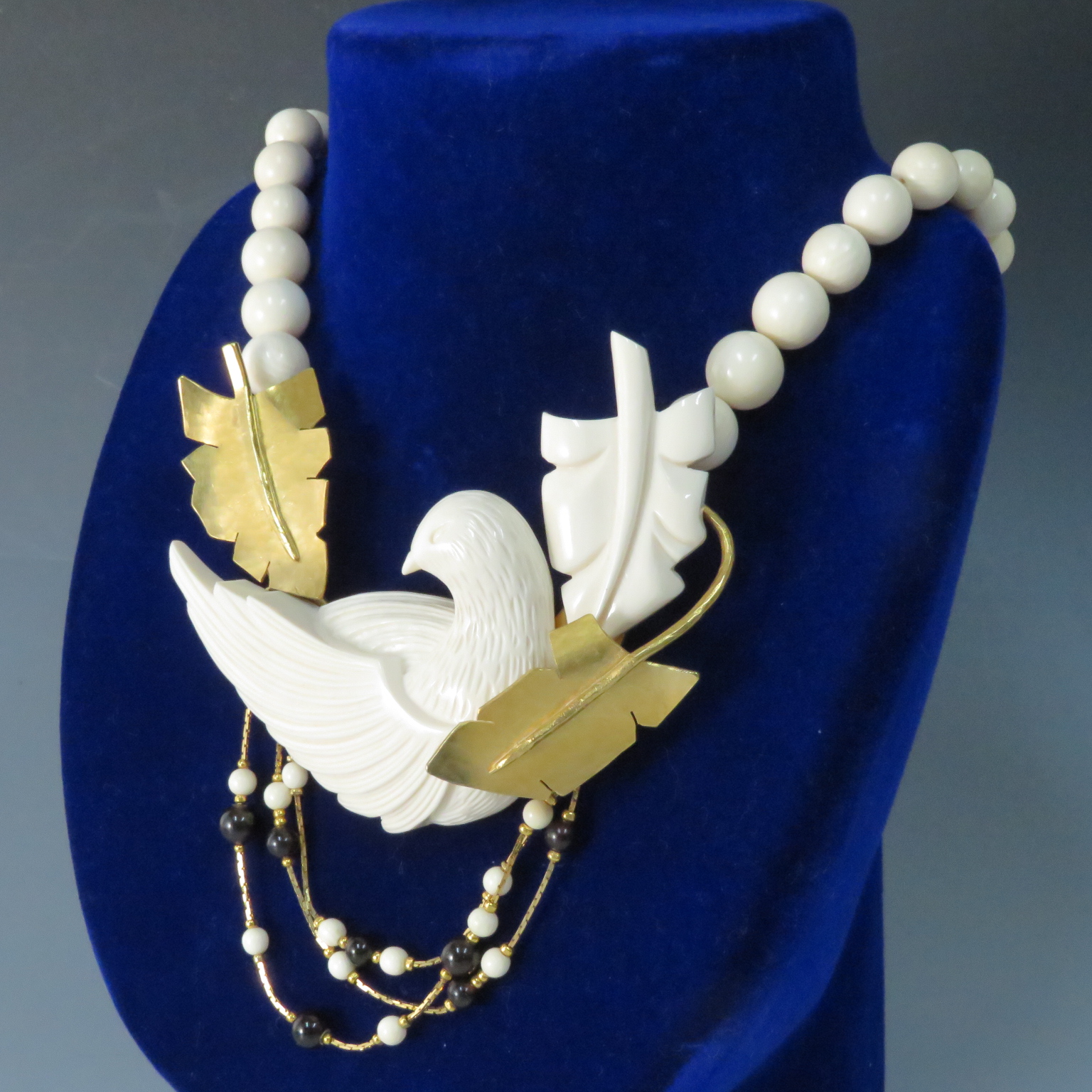 天然アイボリー べっ甲ネックレス  幸福の鳥  JAPAN Molding　IMG  1054