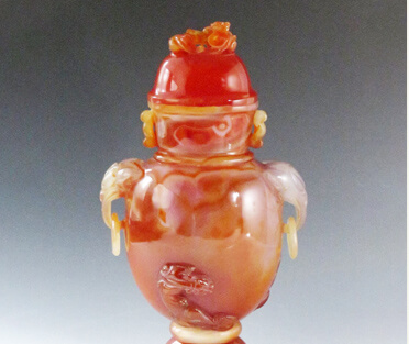 上海芸術館 赤瑪瑙飾瓶